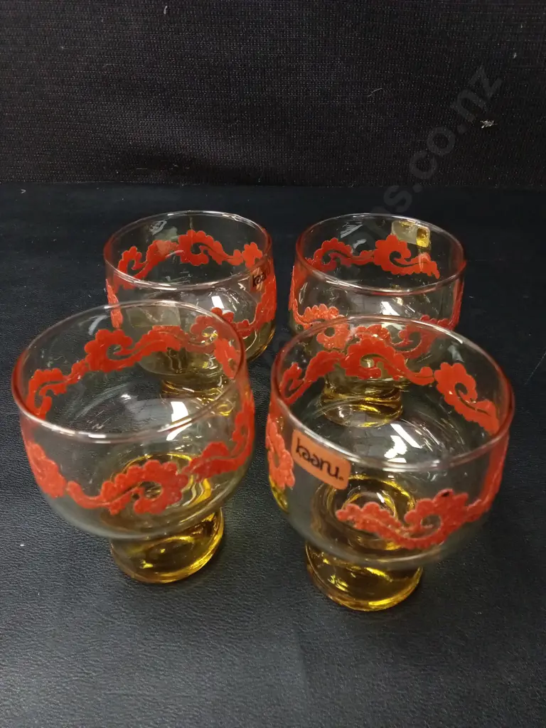 4 VINTAGE AMBER FOOTED GLASSES BY KAARU H8CM AND 2 GLASS DECANTERS H16CM Image 1++