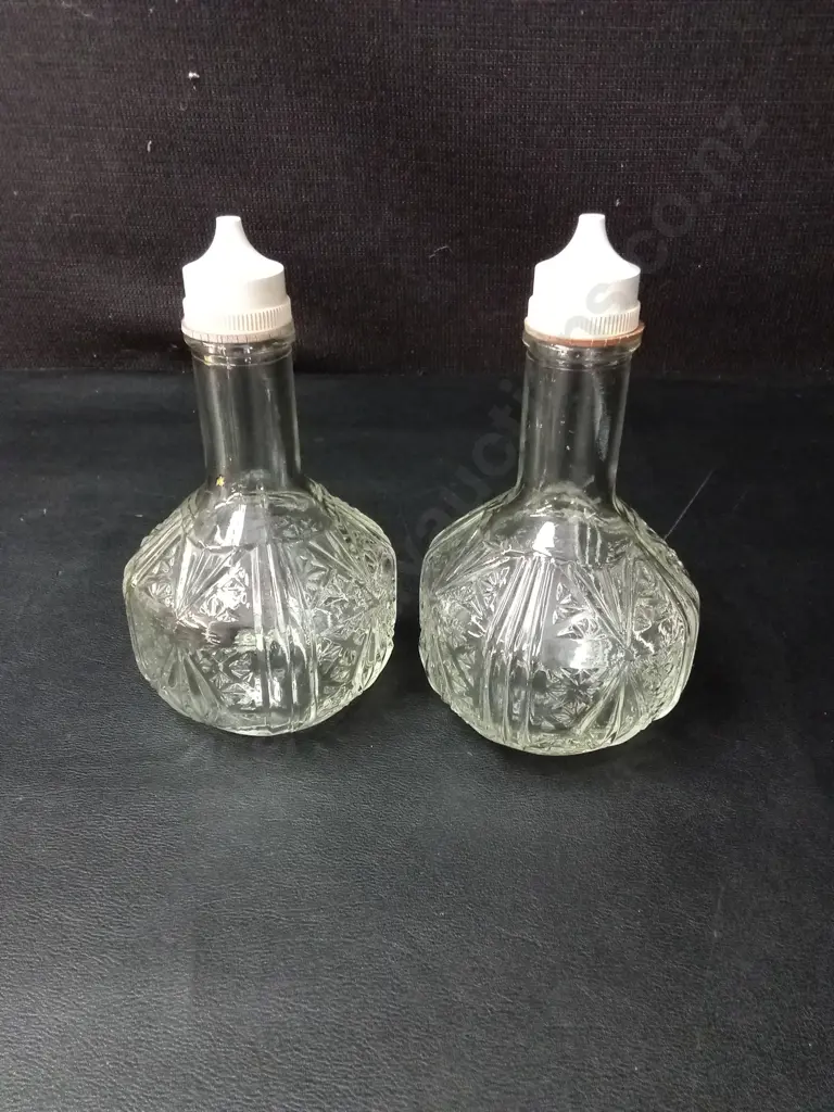 4 VINTAGE AMBER FOOTED GLASSES BY KAARU H8CM AND 2 GLASS DECANTERS H16CM Image 1++