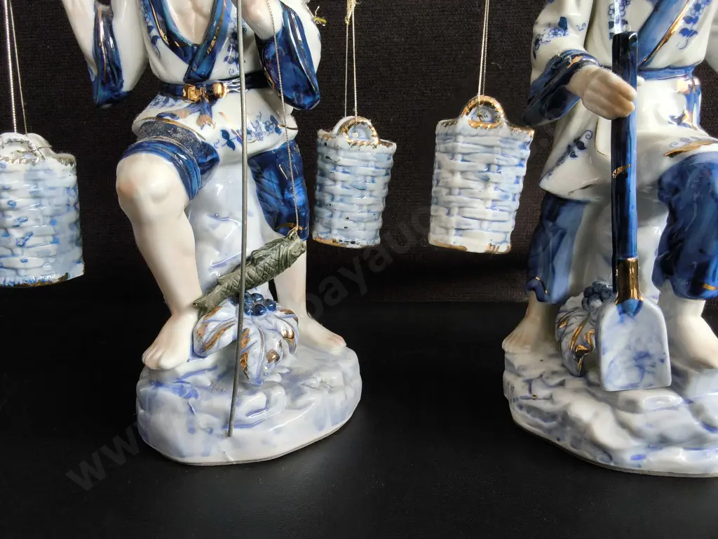 PAIR OF VINTAGE CHINESE BLUE AND WHITE PORCELAIN FIGURINES, FISHERMAN AND WATER CARRIER COUPLE, H 32 CM Image 1++