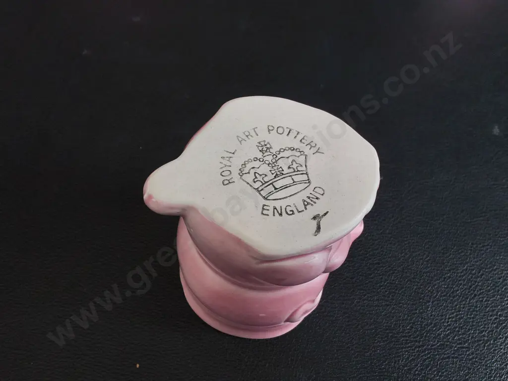 VINTAGE ROYAL ART POTTERY PINK EGG CUPS, SET OF 8, MID CENTURY NOVELTY KITSCH CHARACTER CUPS, LONGTON ENGLAND, H 6 CM Image 1++