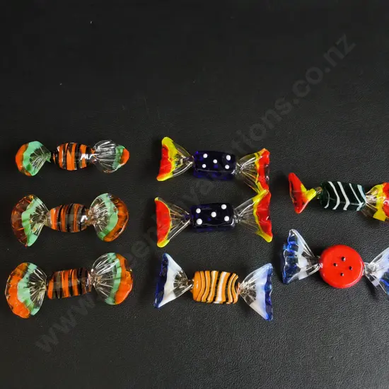 COLLECTION OF MURANO STYLE GLASS CANDIES, 8 PIECES