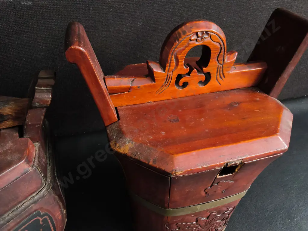 PAIR OF VINTAGE CHINESE RED LACQUER WOODEN CADDIES, TALLEST H 32 CM Image 1++
