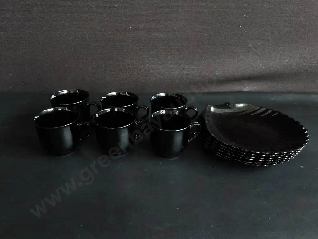 VINTAGE ARCOROC FRANCE BLACK GLASS COFFEE CUPS AND SAUCERS SET, "COQUILLAGE" BLACK SHELL PATTERN, 12 PIECES Image 1++