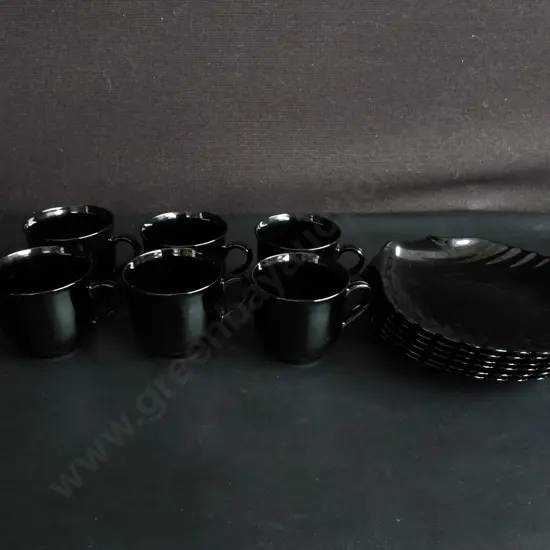 VINTAGE ARCOROC FRANCE BLACK GLASS COFFEE CUPS AND SAUCERS SET, "COQUILLAGE" BLACK SHELL PATTERN, 12 PIECES