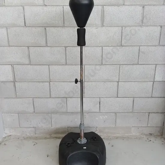 FREE STANDING PUNCHING BALL, MAX HEIGHT IS 155CM