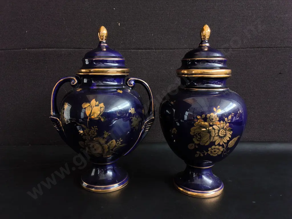 VINTAGE WOULIND CHILE COBALT BLUE PORCELAIN COVERED URNS, PAIR OF FLORAL VASES, TALLEST H 34 CM Image 1++