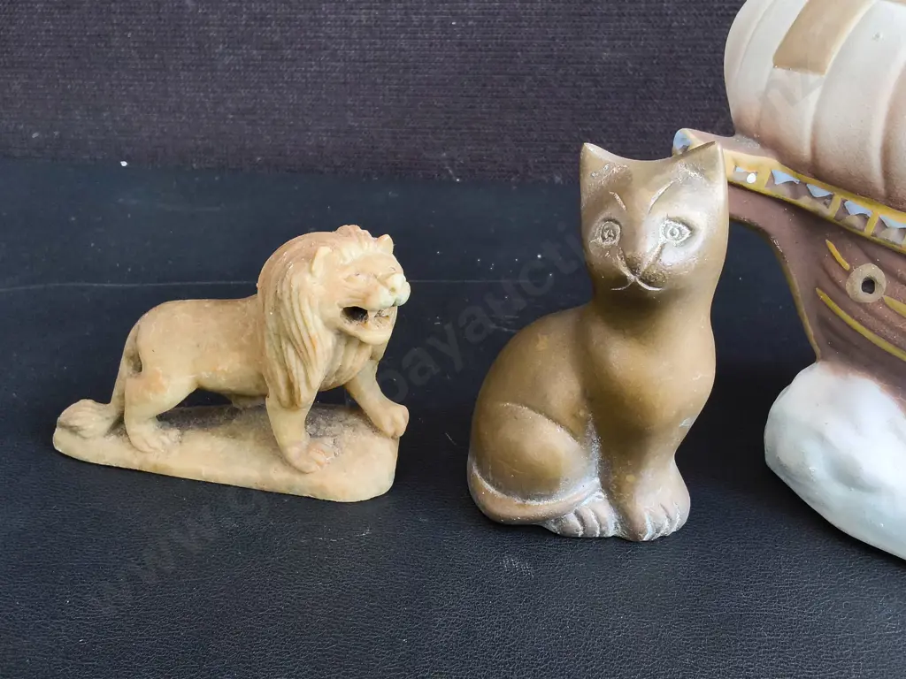 3 PIECES DECORATIVE CERAMIC SHIP AND PAIR OF AND ANIMAL FIGURINES, TALLEST H 22 CM Image 1++