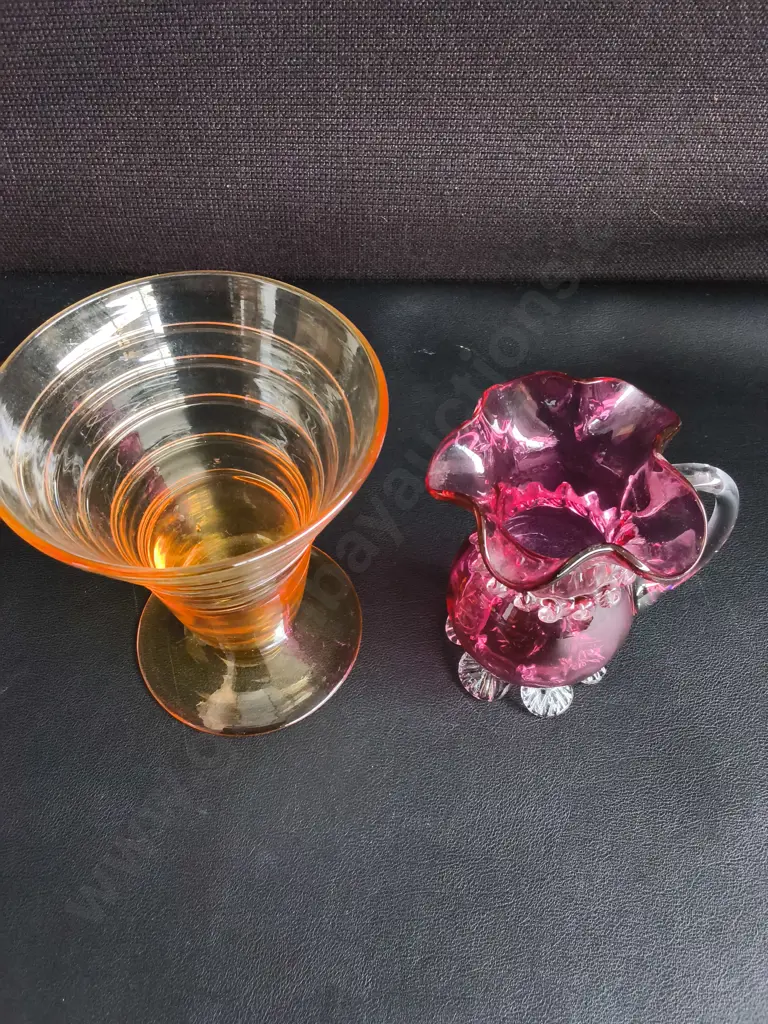 VINTAGE GLASSWARE, RIBBON TRAIL AMBER VASE, AND ANTIQUE CRANBERRY GLASS CREAMER JUG, TALLEST H 12 CM Image 1++