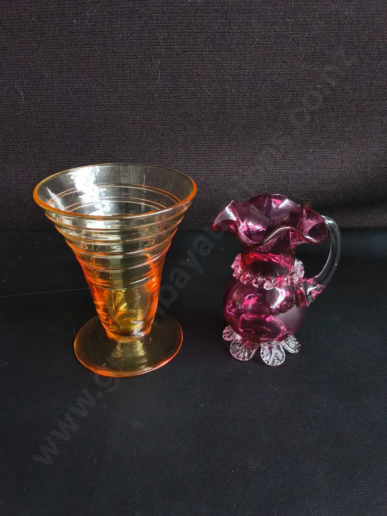 VINTAGE GLASSWARE, RIBBON TRAIL AMBER VASE, AND ANTIQUE CRANBERRY GLASS CREAMER JUG, TALLEST H 12 CM Image 1++
