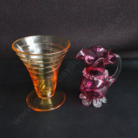 VINTAGE GLASSWARE, RIBBON TRAIL AMBER VASE, AND ANTIQUE CRANBERRY GLASS CREAMER JUG, TALLEST H 12 CM