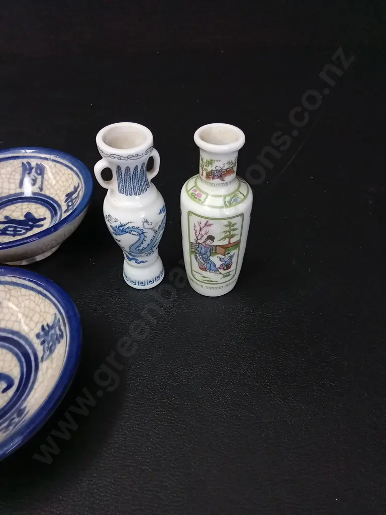 4 PORCELAIN SMALL BOWLS D90CM AND 2 MINIATURE VASES H8CM Image 1++