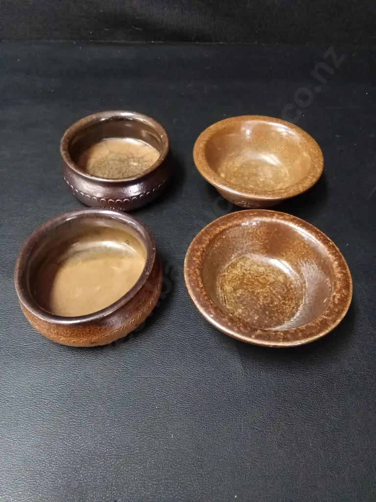 4 SMALL CERAMIC BOWLS LARGEST D9.5CM Image 1++