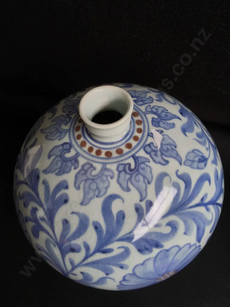 VINTAGE JAPANESE BLUE AND WHITE PORCELAIN GLOBULAR FLASK VASE, H 21 CM Image 1++