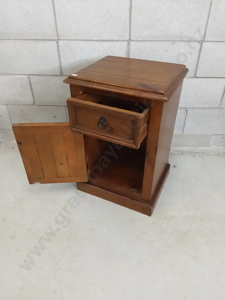 BEDSIDE TABLE, H 67CM X W 45CM X D 37CM Image 1++