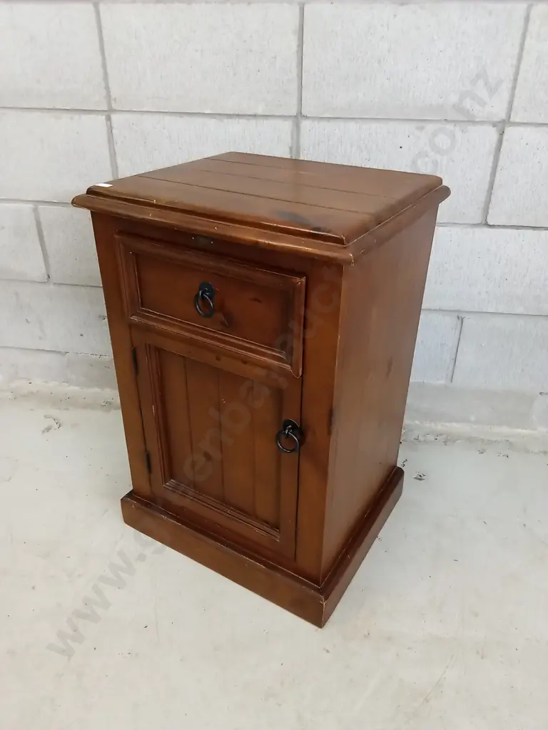 BEDSIDE TABLE, H 67CM X W 45CM X D 37CM Image 1++