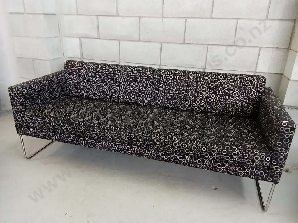 RETRO PATTERNED FABRIC SOFA SET, SOFA IS H 70CM X W 183CM X D 170CM Image 1++
