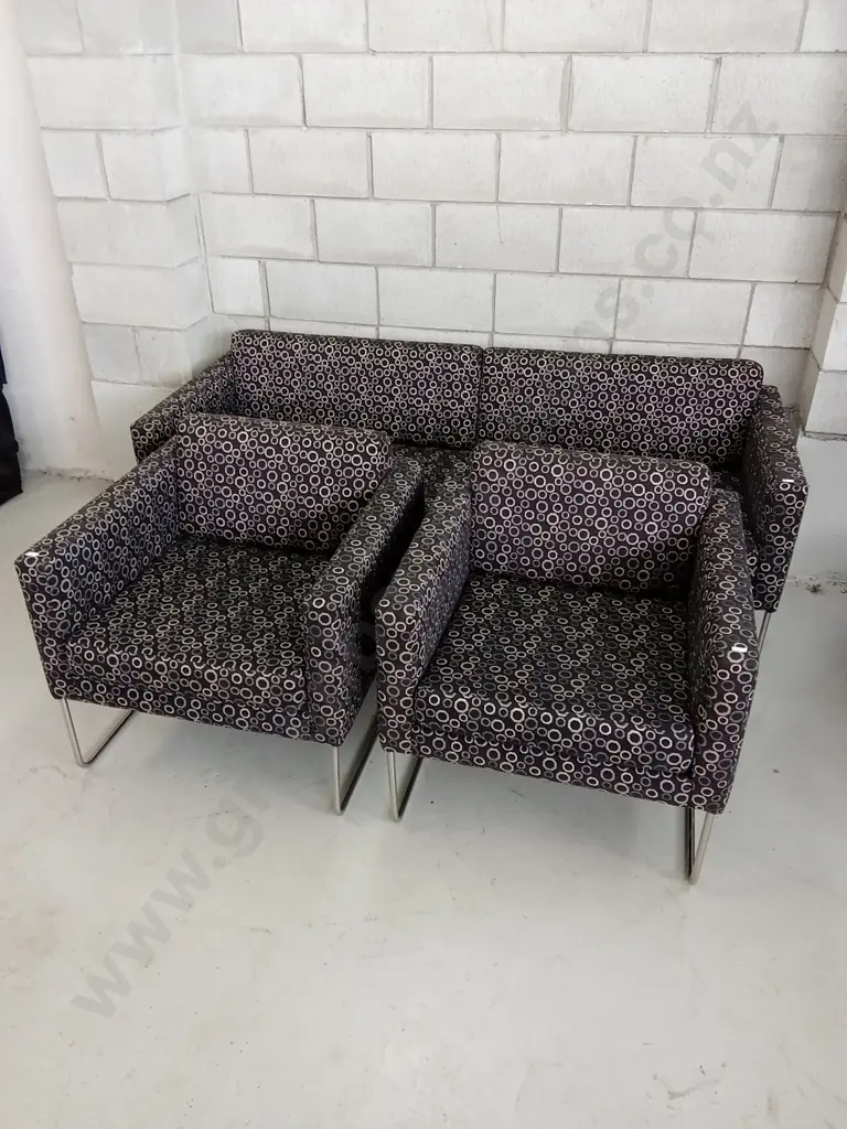 RETRO PATTERNED FABRIC SOFA SET, SOFA IS H 70CM X W 183CM X D 170CM Image 1++