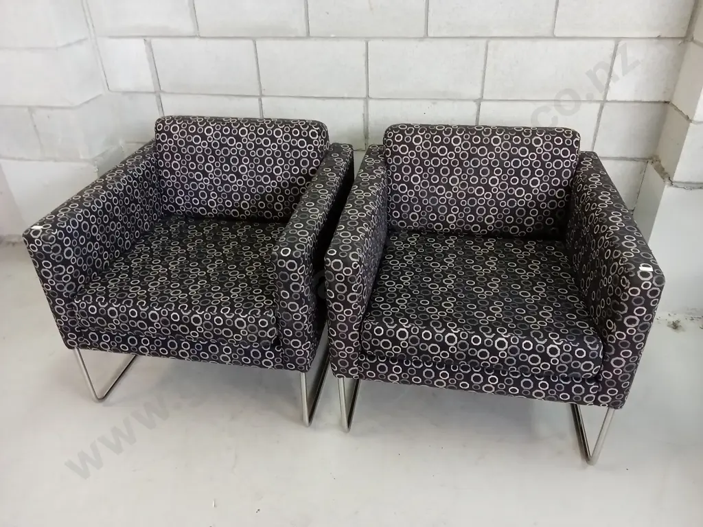 RETRO PATTERNED FABRIC SOFA SET, SOFA IS H 70CM X W 183CM X D 170CM Image 1++