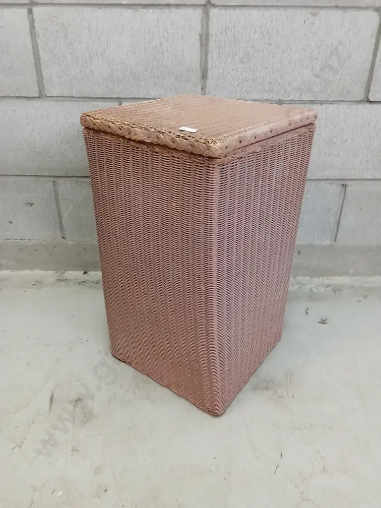 LLYOD LOOM HAMPER 1954 WITH LABEL, H 54CM X W 30CM X D 30CM Image 1++