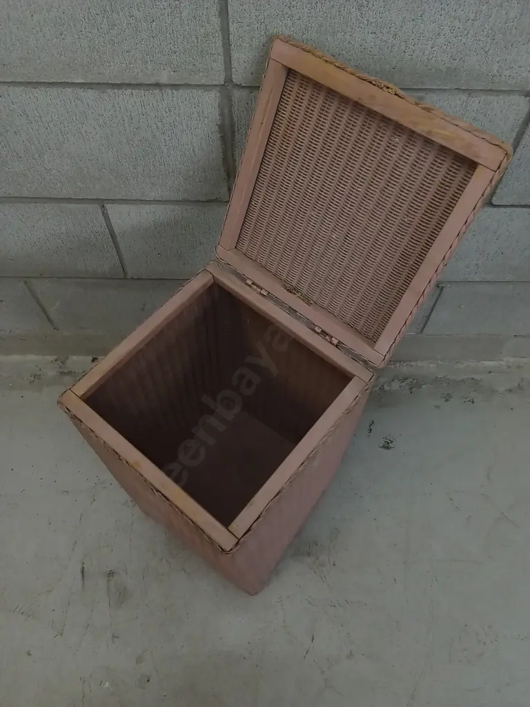 LLYOD LOOM HAMPER 1954 WITH LABEL, H 54CM X W 30CM X D 30CM Image 1++