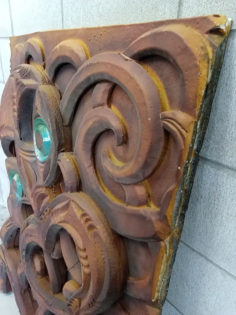 TRADITIONAL MĀORI CARVED POLYSTYRENE ART PIECE, 88CM X 112 Image 1++