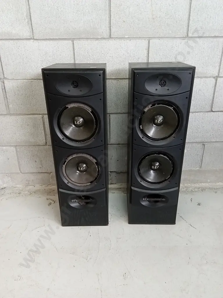 PAIR OF WHARFEDALE SPEAKERS Image 1++