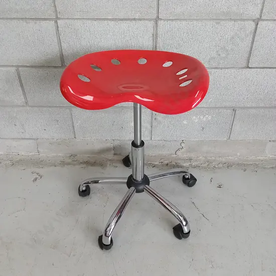 RED PLASTIC SWIVEL CHAIR, 64CM