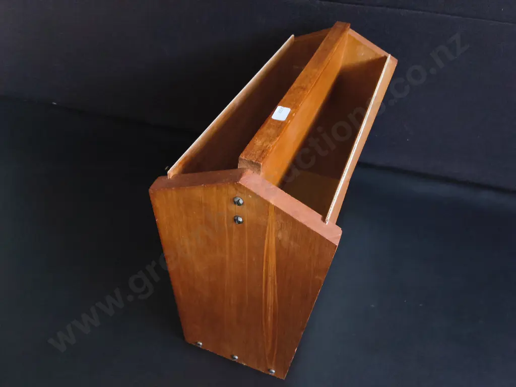 VINTAGE MID CENTURY MODERN WOODEN MAGAZINE RACK, W 41 CM X H 31 CM Image 1++
