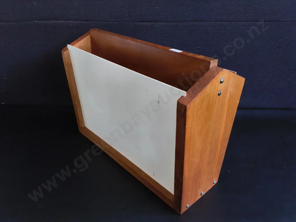 VINTAGE MID CENTURY MODERN WOODEN MAGAZINE RACK, W 41 CM X H 31 CM Image 1++