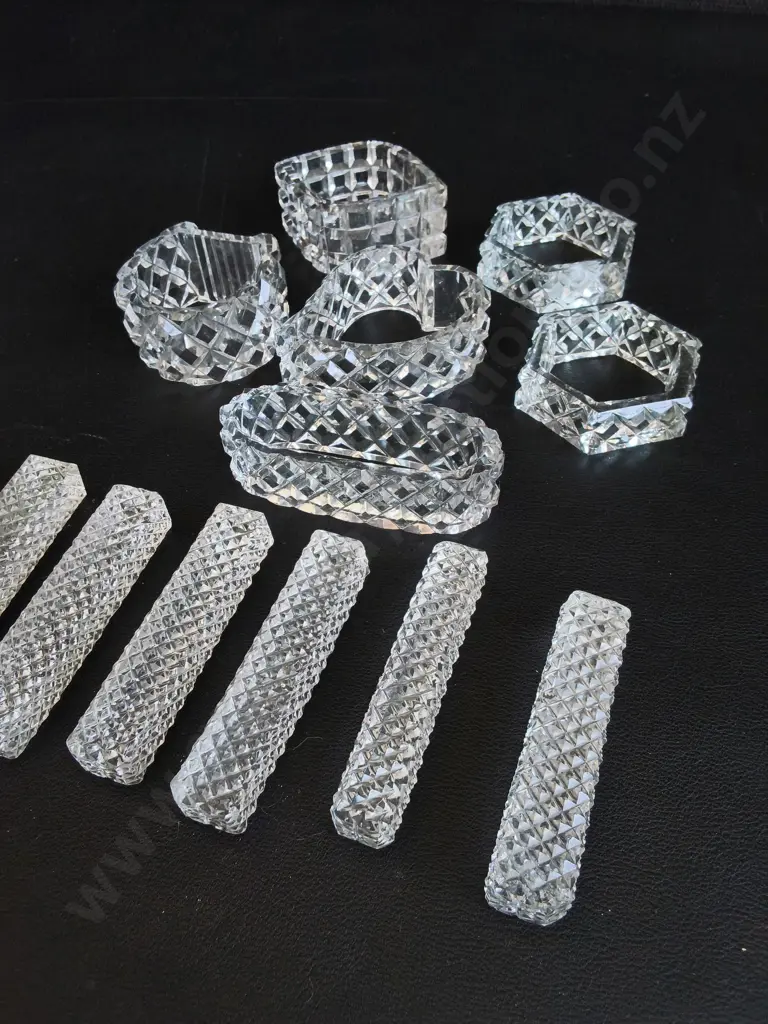 COLLECTION OF VINTAGE CUT GLASS TABLEWARE ACCESSORIES, INCLUDING NAPKIN RINGS, AND KNIFE RESTS Image 1++