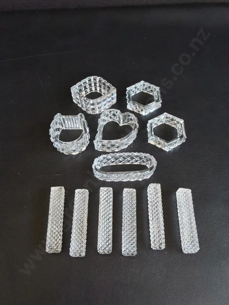 COLLECTION OF VINTAGE CUT GLASS TABLEWARE ACCESSORIES, INCLUDING NAPKIN RINGS, AND KNIFE RESTS Image 1++