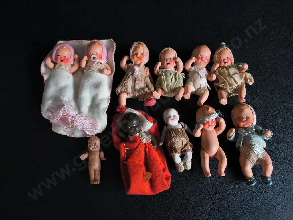 VINTAGE 1930S-1950S MINIATURE CELLULOID AND PLASTIC BABIES, 11 PIECES Image 1++