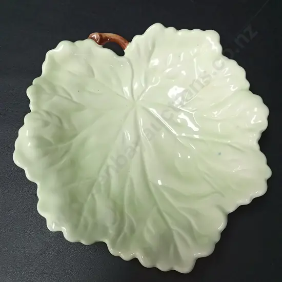 VINTAGE CARLTON WARE LEAF-SHAPED CERAMIC SERVING BOWL L25CM
