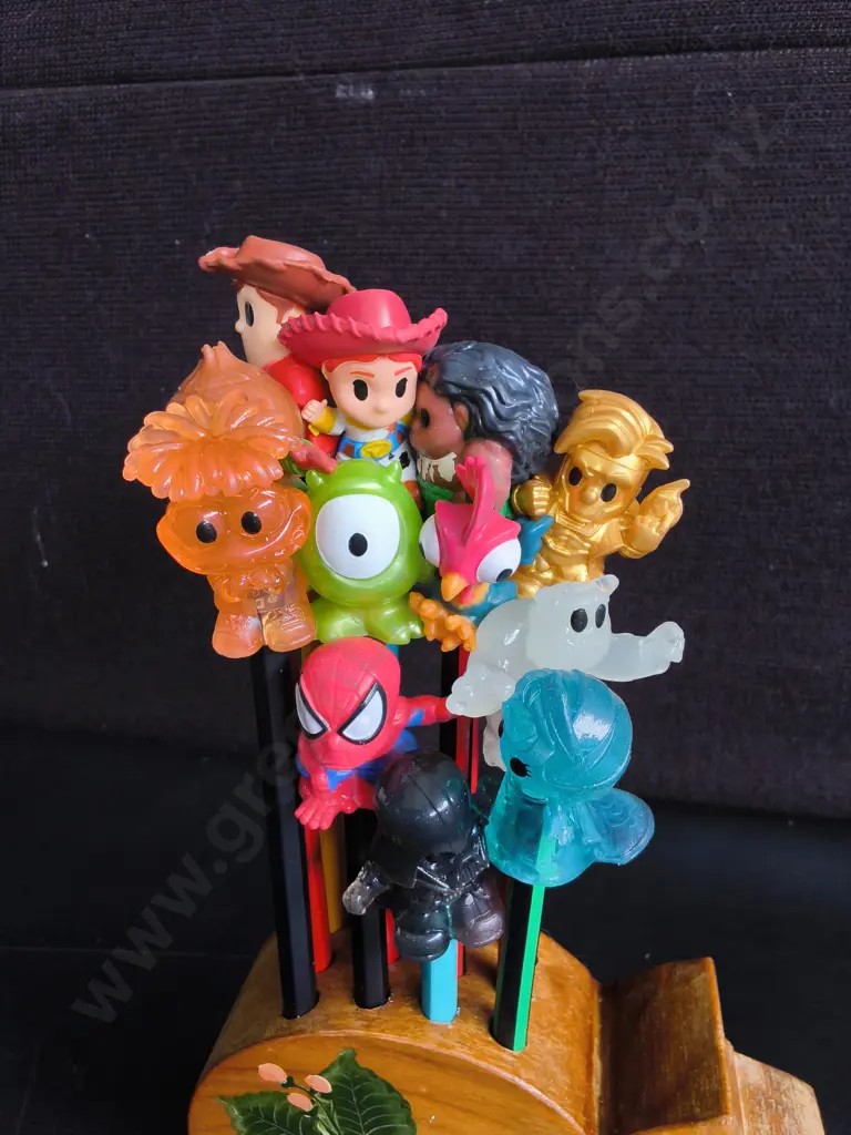 VINTAGE WOODEN CAT PENCIL HOLDER AND CHARACTER TOPPERS Image 1++