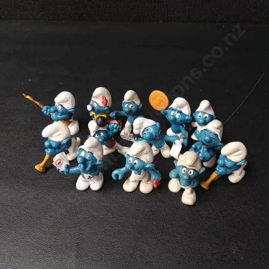 13 VINTAGE SMURF FIGURINES TALLEST H6CM