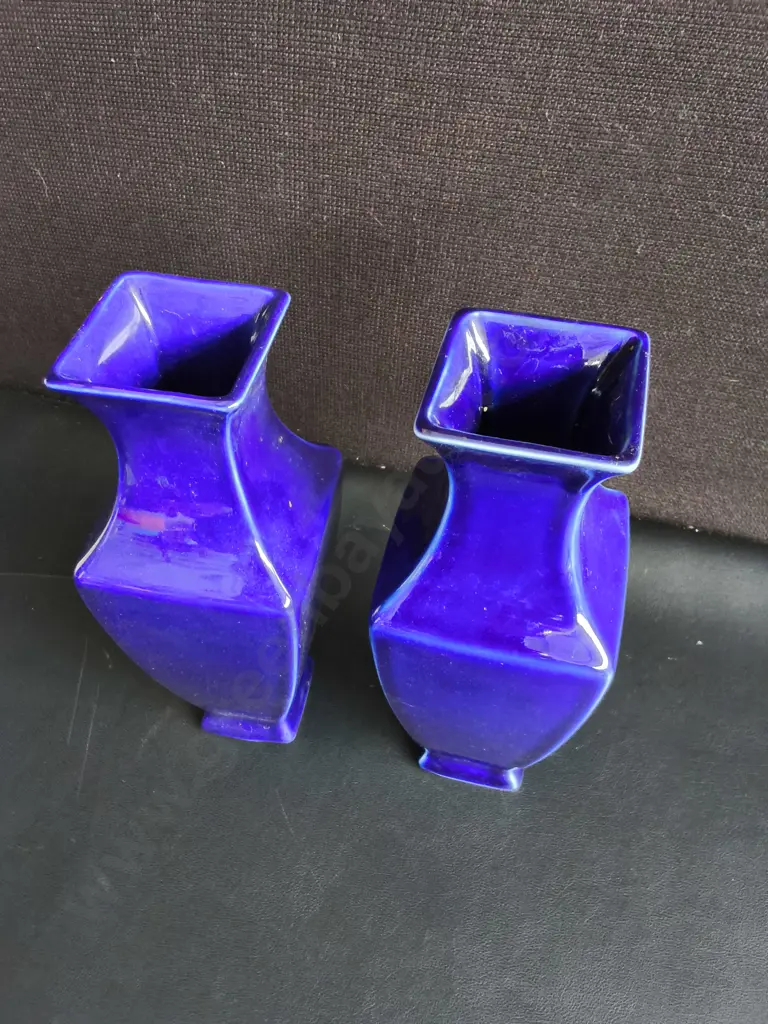 PAIR OF CHINESE BLUE MONOCHROME SQUARE VASES, H 23.5 CM Image 1++