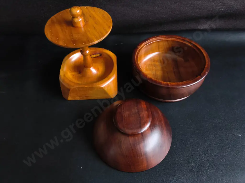 PAIR OF VINTAGE HAND TURNED WOOD ITEMS, INCLUDING LIDDED HEART RIMU BOWL, TALLEST H 19 CM Image 1++