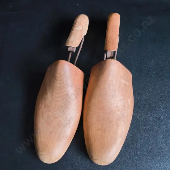 VINTAGE WOODEN FOLDING SHOE TREES STRETCHERS, ADJUSTABLE LENGTH