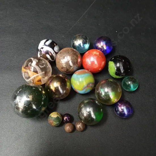 MIX OF VINTAGE MARBLES