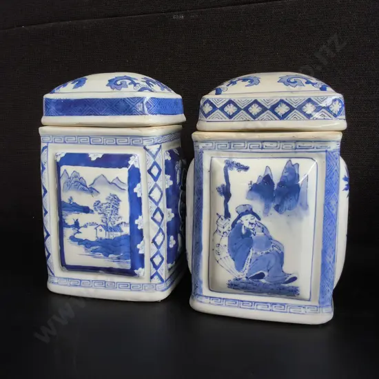 PAIR OF CHINESE BLUE AND WHITE PORCELAIN TEA CADDIES WITH LIDS, H 22 CM