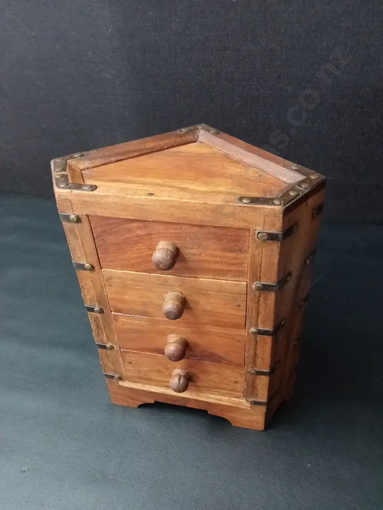 HAND CRAFTED WOODEN CHEST H23.5CM Image 1++