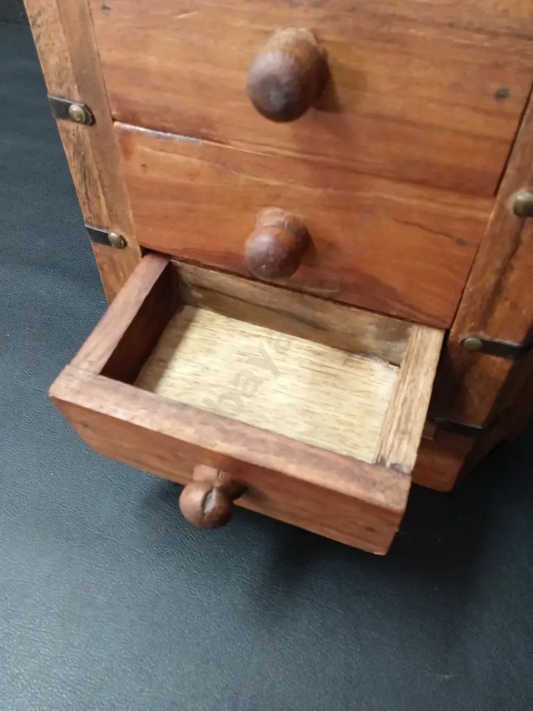 HAND CRAFTED WOODEN CHEST H23.5CM Image 1++