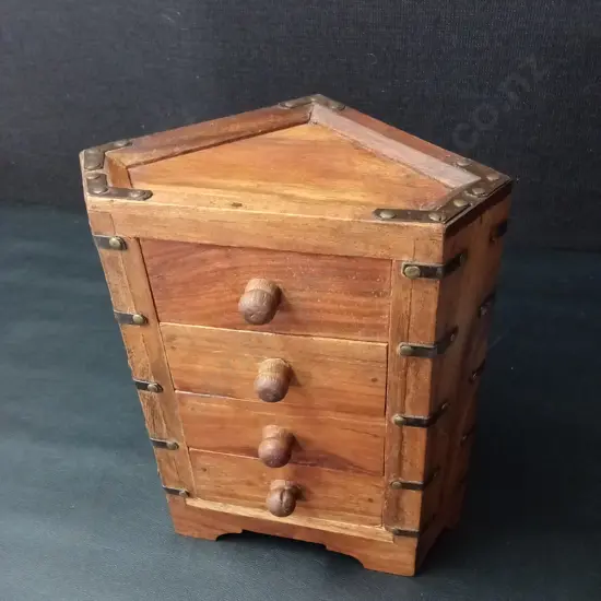 HAND CRAFTED WOODEN CHEST H23.5CM
