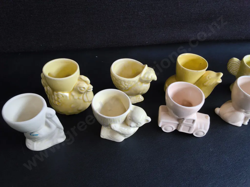 VINTAGE ANIMAL EGG CUPS, MID CENTURY NZ POTTERY, 8 PIECES, TALLEST H 6.5 CM Image 1++
