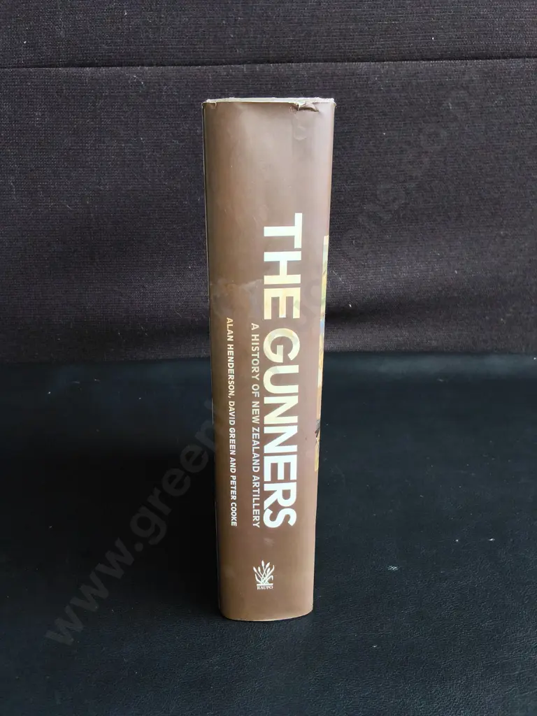 "THE GUNNERS: A HISTORY OF NEW ZEALAND ARTILLERY" HARDBACK, 2008 Image 1++