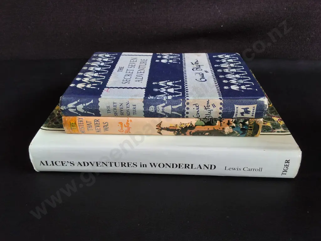 3 VINTAGE CHILDREN'S BOOKS, ENID BLYTON AND ALICE IN WONDERLAND Image 1++