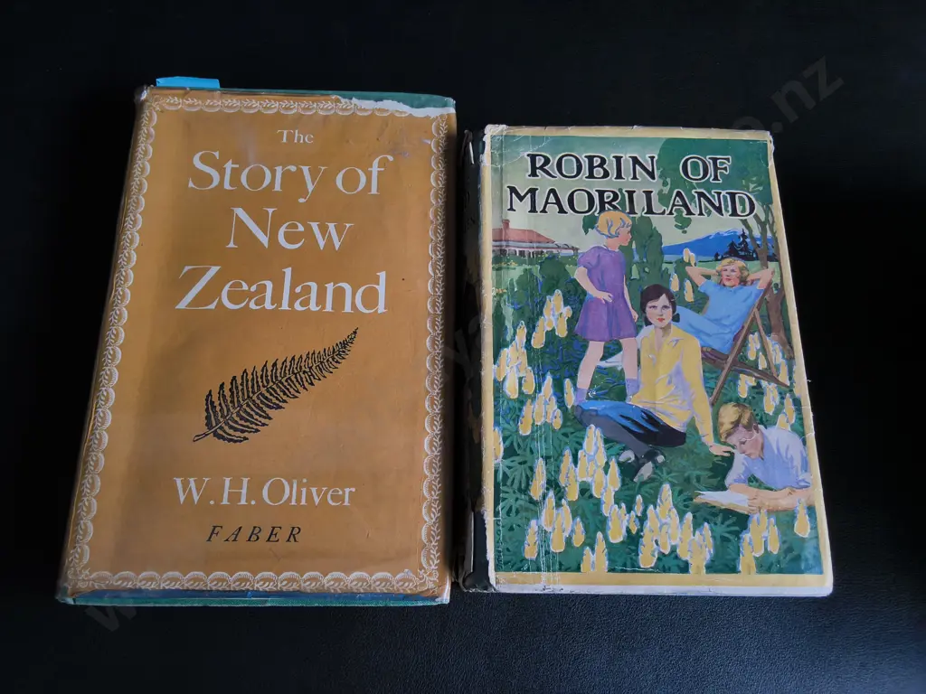 PAIR OF VINTAGE NZ BOOKS, "ROBIN OF MAORILAND" 1929 FIRST EDITION, AND "THE STORY OF NEW ZEALAND" 1960 Image 1++