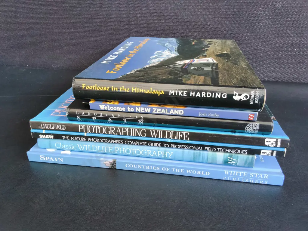 7 PHOTOGRAPHY AND TRAVEL BOOKS Image 1++