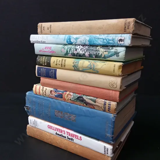 10 VINTAGE BOOKS