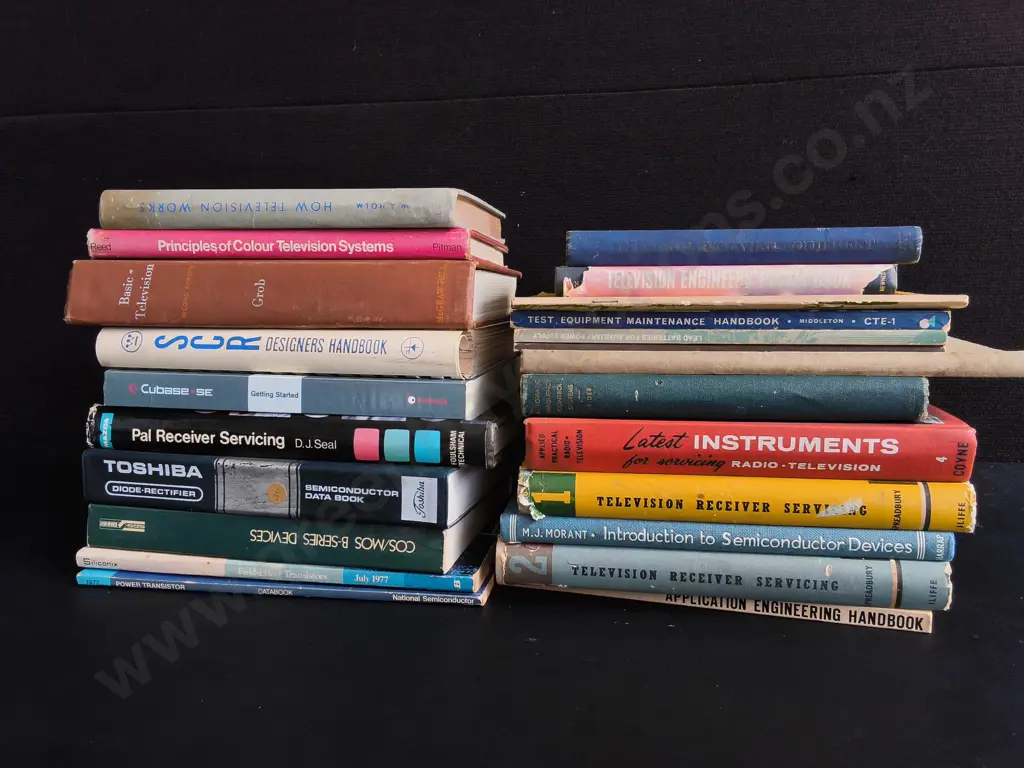 COLLECTION OF VINTAGE BOOKS ON ELECTRONICS, RADIO, AND TELIVISION REPAIR Image 1++